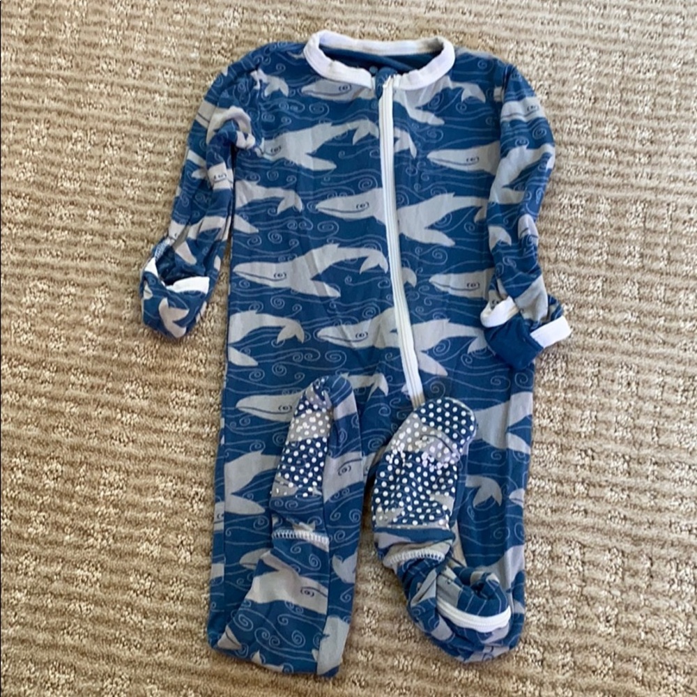 Kickee jammies zipper footie 6-9 months 🐋